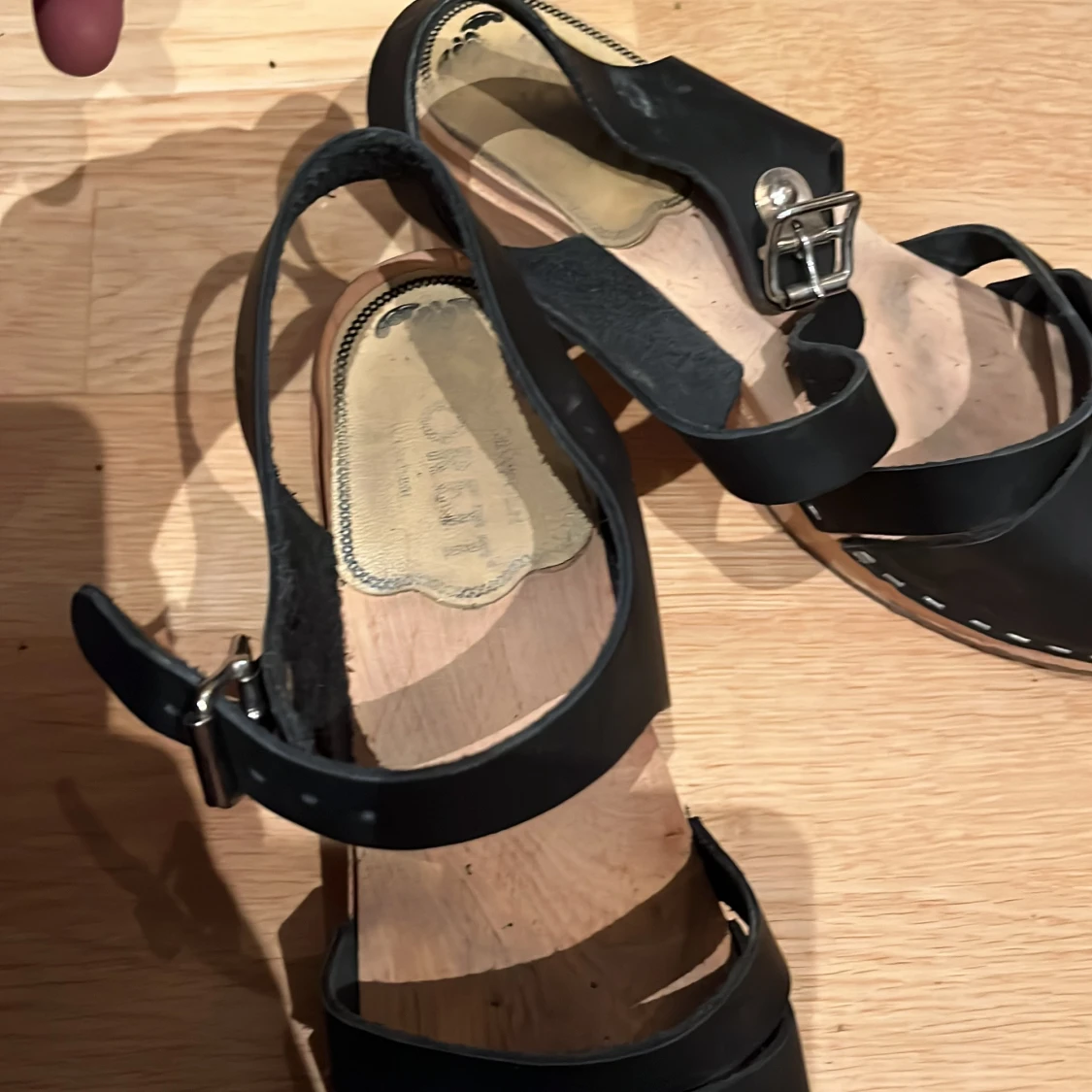 Svarta träskor med klack - 3