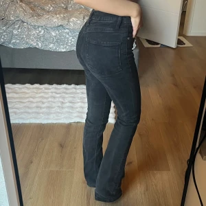 Zara bootcut jeans  - Skriv för fler bilder 