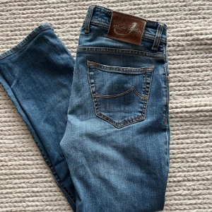 Jacob Cohen jeans  - Säljer ett par riktigt snygga Jacob Cohen jeans i storlek 31, passar även 29/30. 