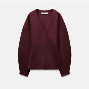 Vinröd kofta från Zara - Populär snygg topp från Zara. I väldigt fint skick 