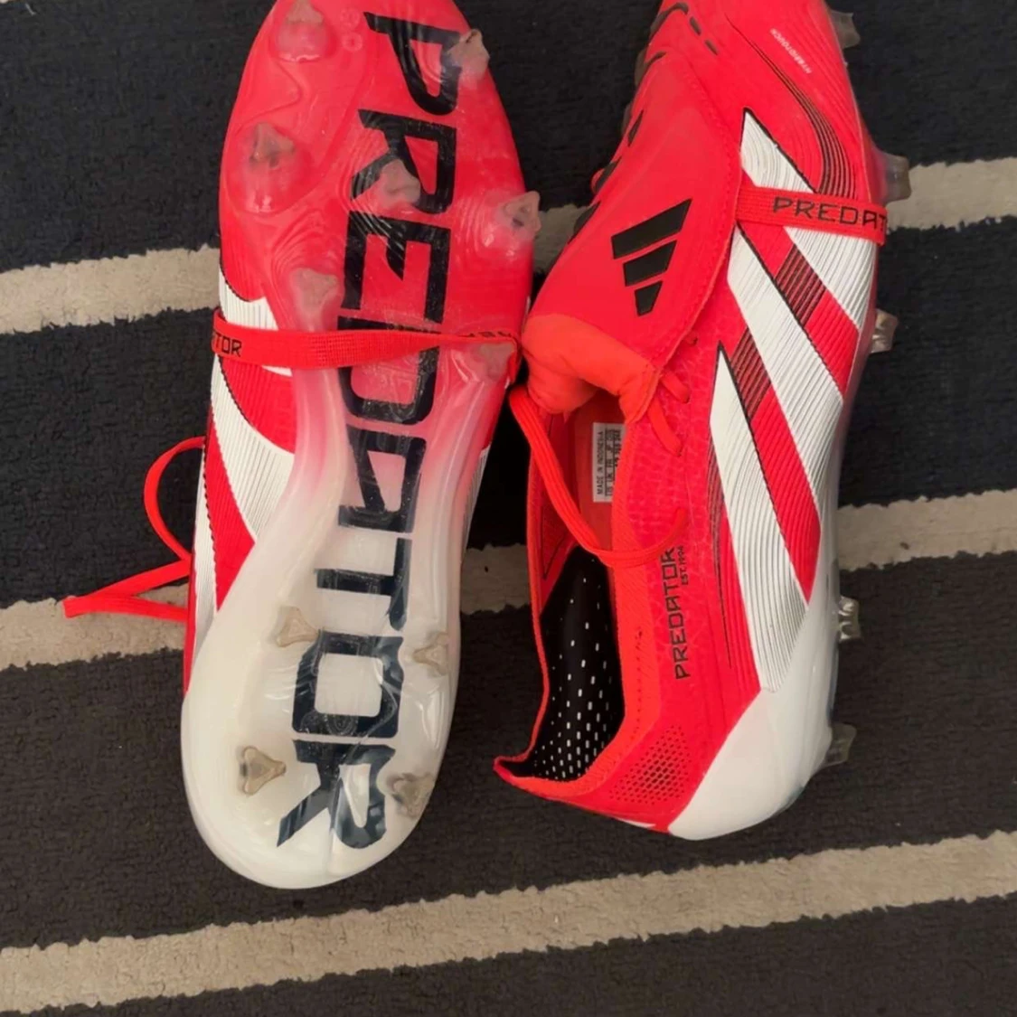 Röda Adidas Predator fotbollsskor - 2