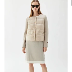 Busnel jacka söker!!!!!! - Söker!!!! Hej! Söker denna jacka i färgen beige i storlek 38, kan betala runt 3000-3500 kr❣️