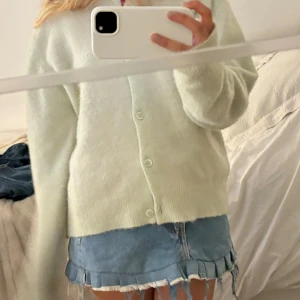 Kofta - Fin sommar/höst kofta, knappt använd, storlek L men brukar själv ha s så den sitter lite större vilket är snyggt!!!✨ljsugrön💕