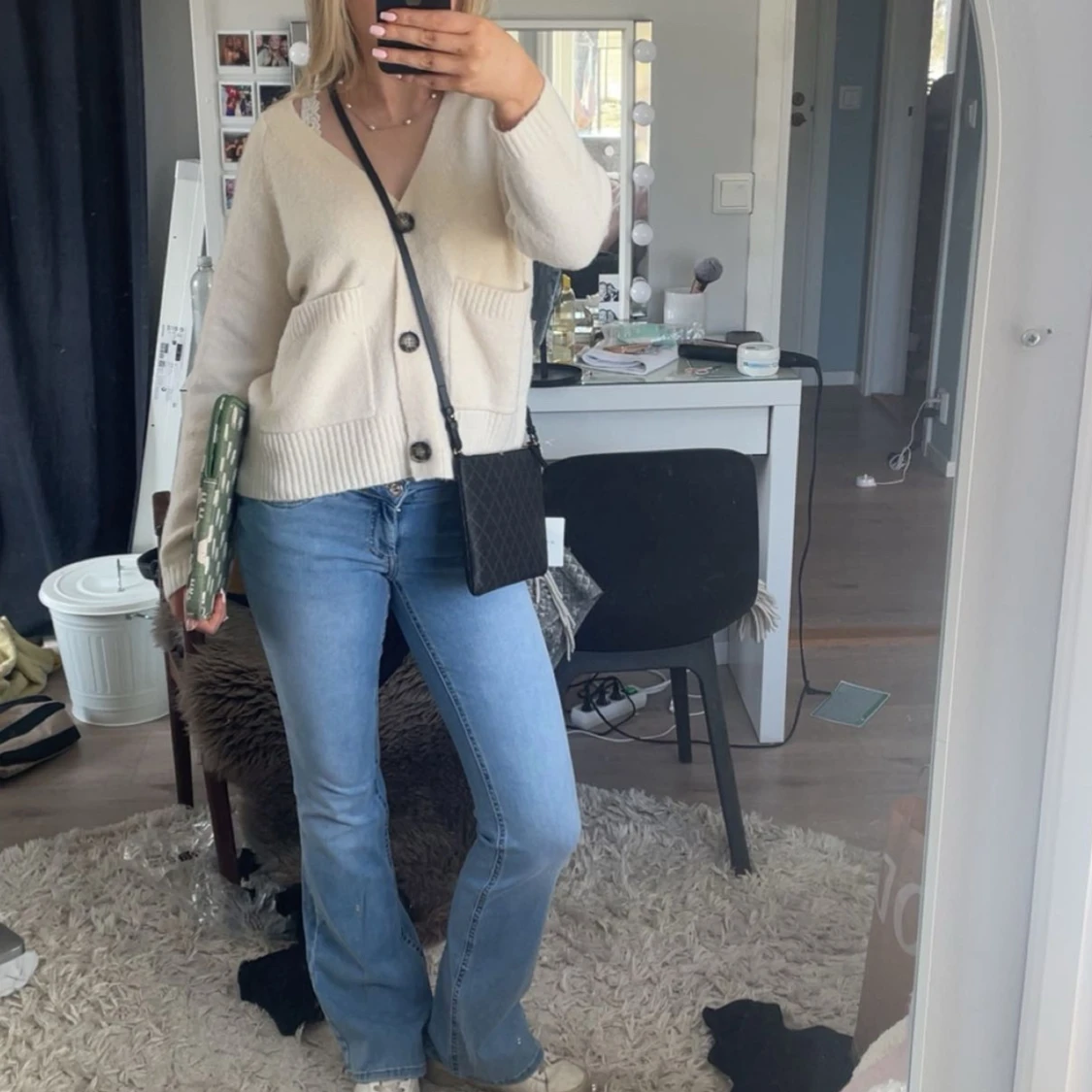 Vit kofta med knappar - 1