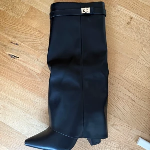 Boots  - Använda endast en gång säljer då dem tyvärr inte kommer till användning. Priset går stt diskutera vid snabbt köp