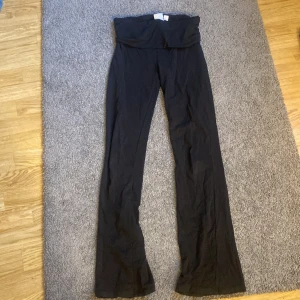 Svarta mjukisbyxor från Gina Tricot - Yoga pants från Gina i storlek 158/164, fint skick💗