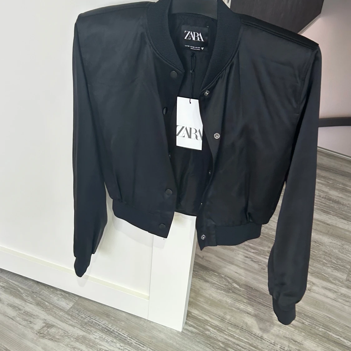 Svart bomberjacka från Zara