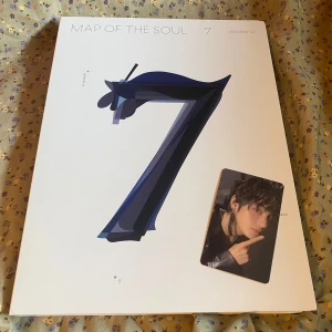 BTS Map of the soul 7 album - version 02 - Allt på bild inkluderat. Taehyung photocard