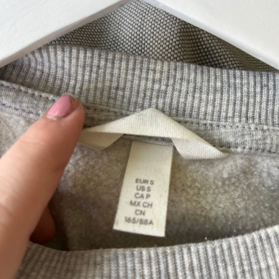 Grå college-tröja  - 4