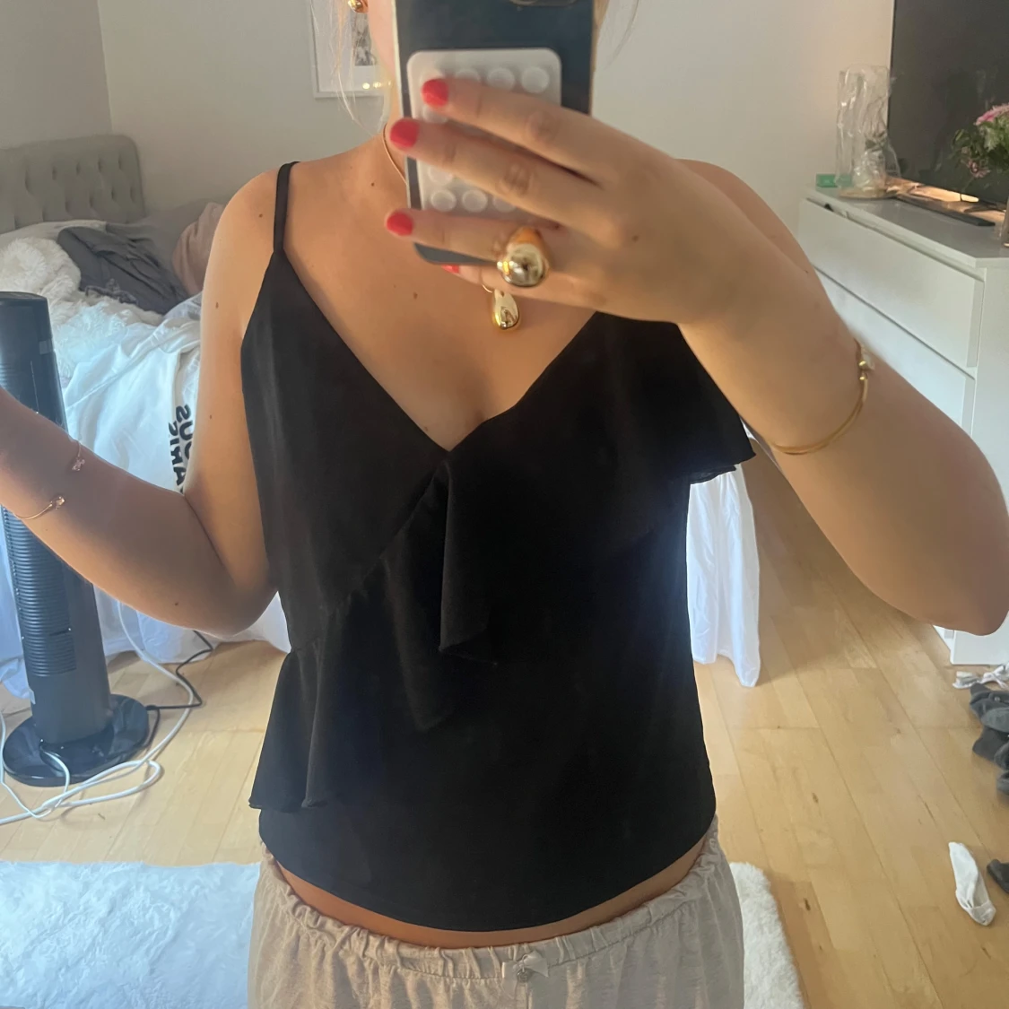 Svart topp med volang från H&M