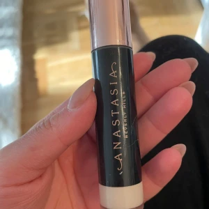 Anastasia 01 - Concealer 