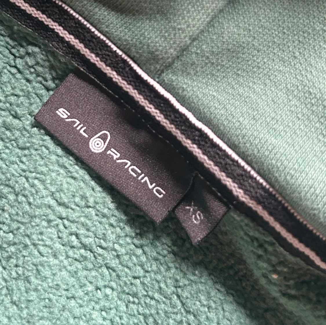 Grön hoodie från Sail Racing XS - 2