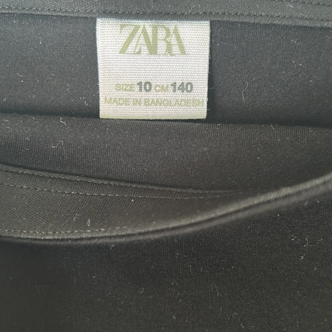 Svart paljettkjol från Zara - 3