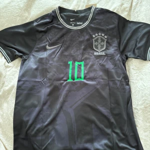 Neymar tröja (Brasilien edition)  - Helt ny, oanvänd. 
