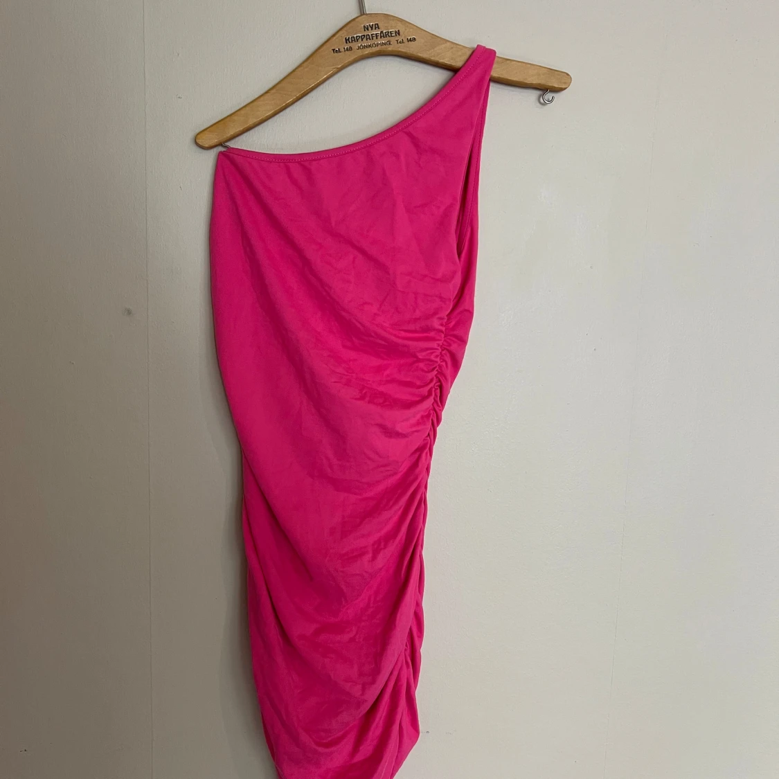 Rosa One shoulder klänning - 2