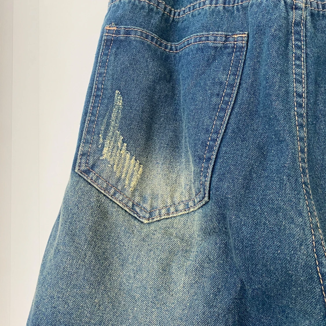 Blå jeansshorts med fransig kant - 2