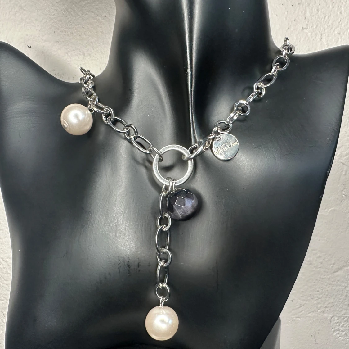 Y2K vintagehalsband från Miss Dee – kraftfull silvrig kedja med pärlor & ametister  - 1