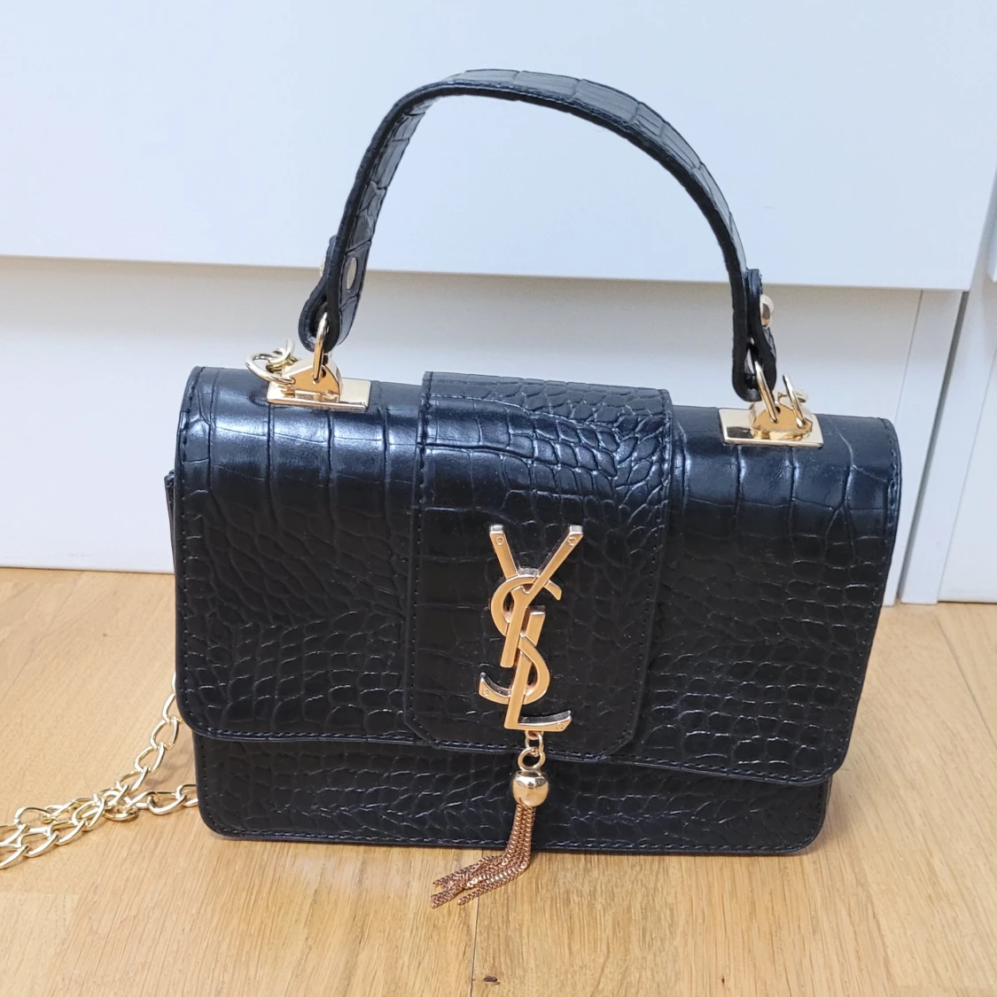 Svart YSL handväska i skinn med kedja