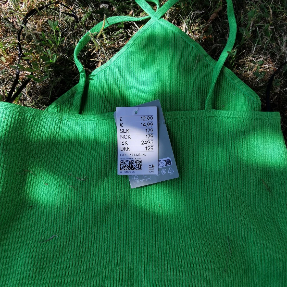 Grön ribbad linnetopp med smala band - 1