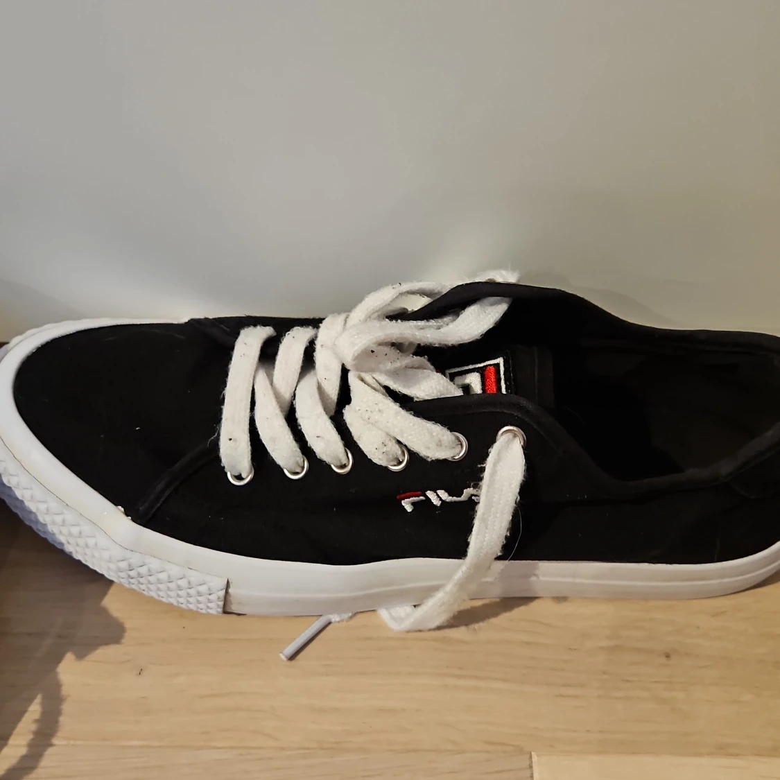 Svarta Fila sneakers - 1