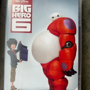 Big hero 6 - En väldigt bra och härlig film! Har givetvis kollat igenom hela filmen så jag kan garantera att den funkar felfritt! Kolla gärna in mina andra annonser, jag Samfraktar!☺️