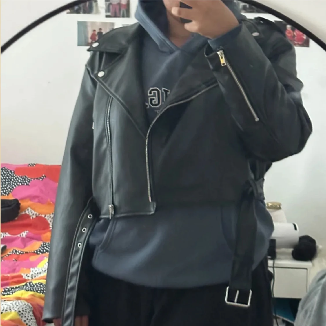 Svart croppad skinnjacka med bälte - 3