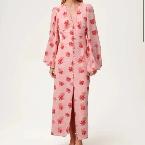 Rosa blommig långklänning med knappar - Helt oanvänd adoore Positano klänning i storlek 36!