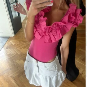 Zara body rosa - Super snygg zara body aldrig använd pris lapp kvar💗☀️