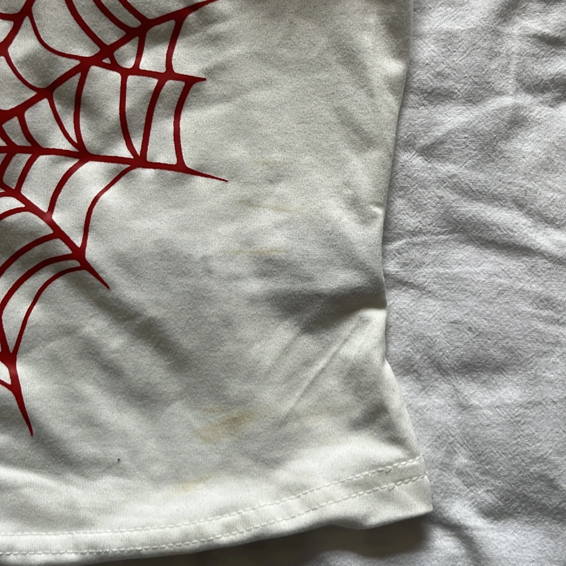 Vit tubtopp med rött spindelnät SHEIN - 3