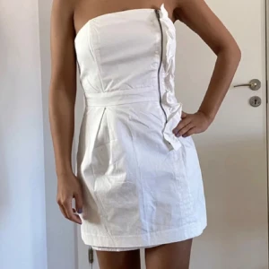 Vit jeansklänning - Snygg hit bandeau klänning i jeansmaterial!!