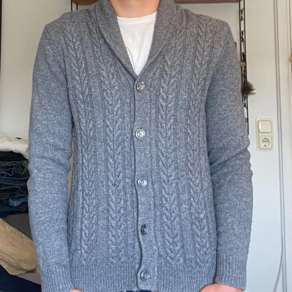 Grå stickad cardigan