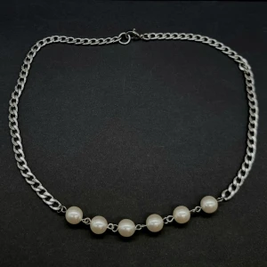 Halsband  - Originellt vackert handgjort halsband. Rostfrit stål, glaspärlor. Längd-40cm,kedjetjocklek-5cm 