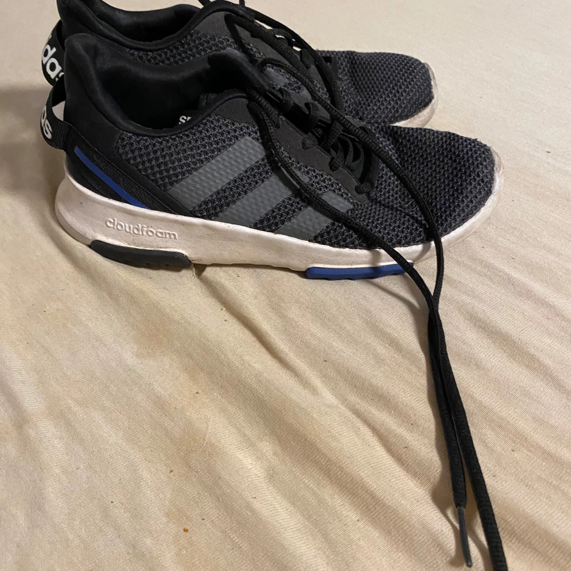 Svarta Adidas sneakers med Cloudfoam