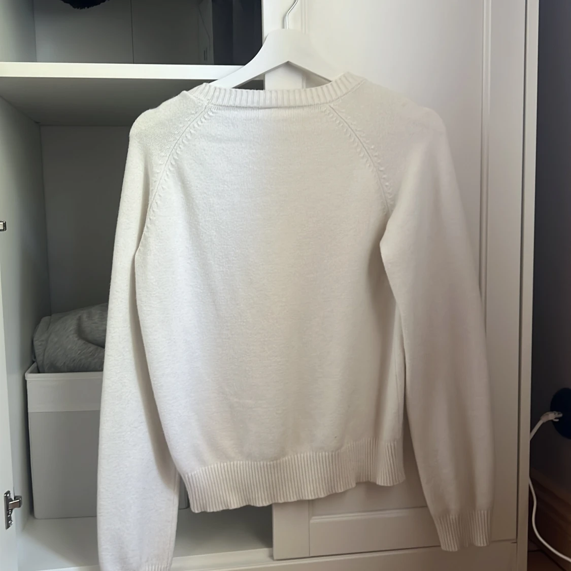 Vit stickad tröja från Lindex - 1