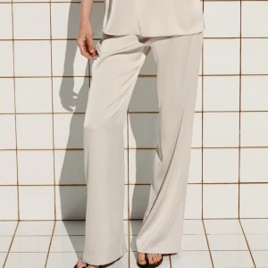 Satinbyxor - Från Zara. Helt slutsålda. Nya med prislapp. 