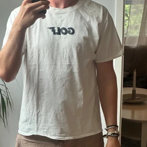 Golf Wang Igor Tee - Vit Golf Wang Tee, Tyler the Creator merch specifikt gjord för hans album ”IGOR”. 