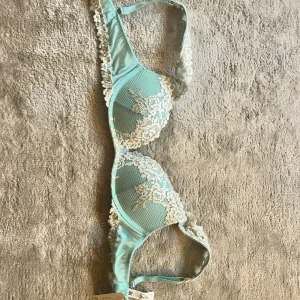 Intimissimi bh - Superfin intimissimi bh i storleken 70 b. ALDRIG ANVÄND, prislappar kvar. Säljer pågrund av fel storlek 🩵🩵