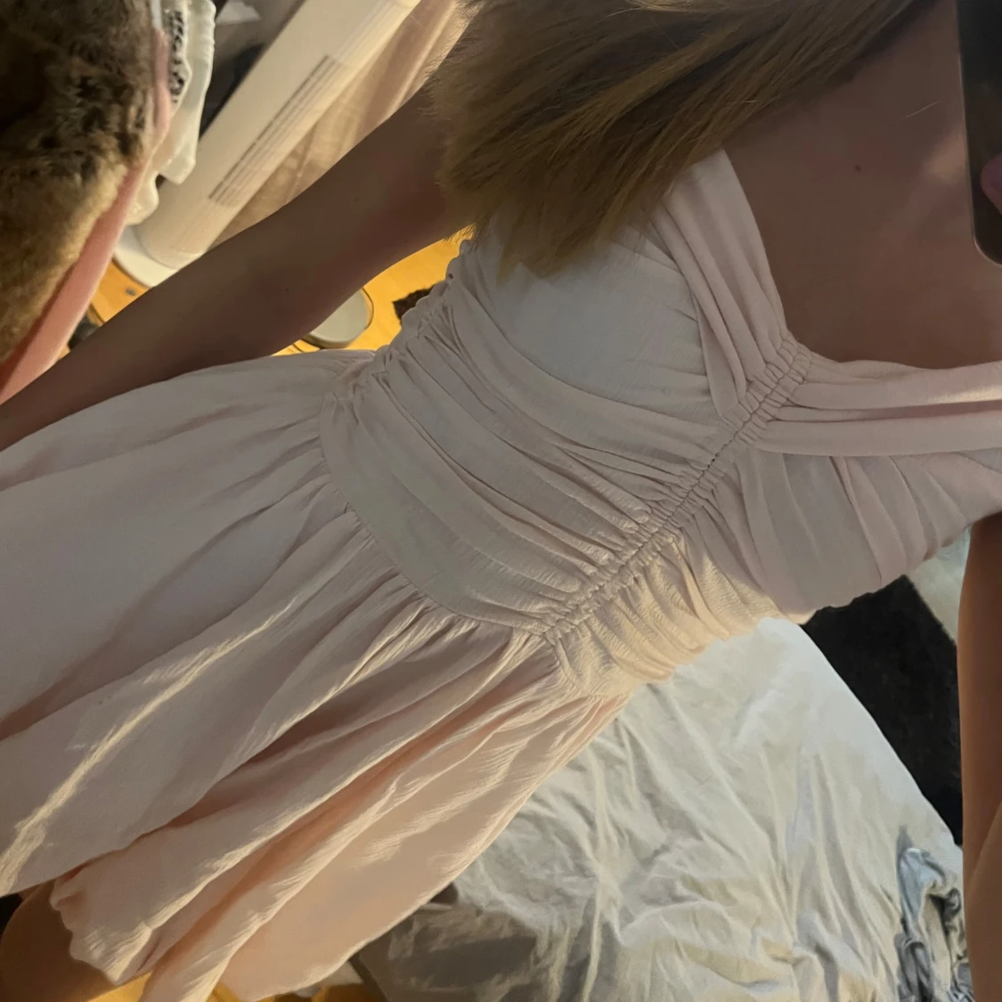 Ljusrosa offshoulder kortklänning - 1