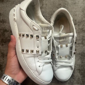 Valentino open  - Fint skick,