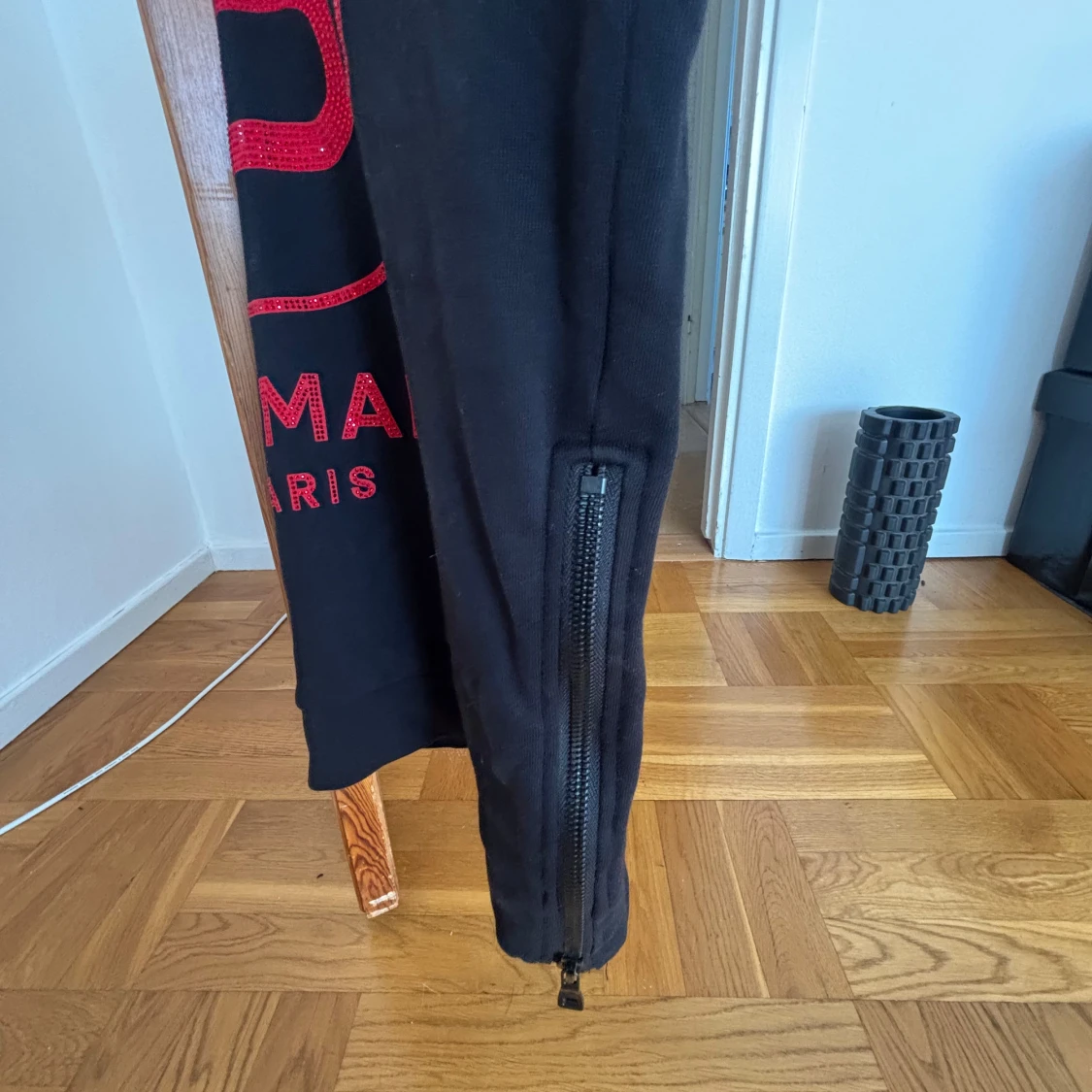 Svart och röd Balmain hoodie - 3