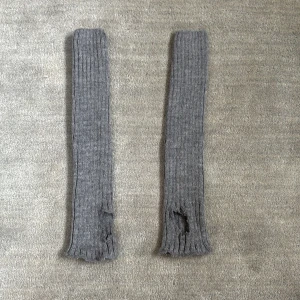 Benvärmare - Gråa benvärmare i mycket bra skick som nästan aldrig har använts som är ifrån intermezzo. 