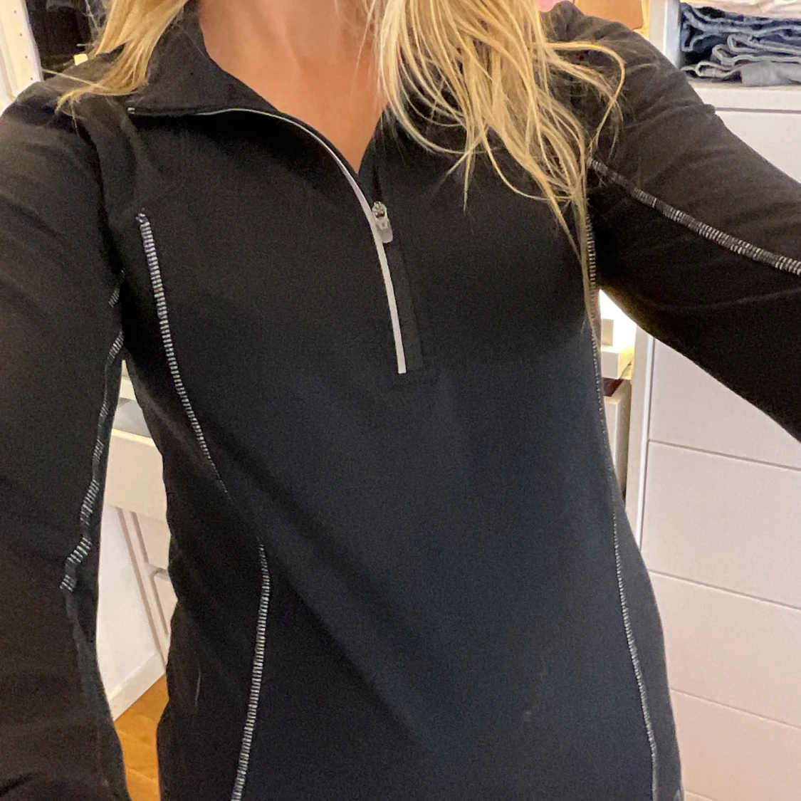 Svart träningshoodie från OTP