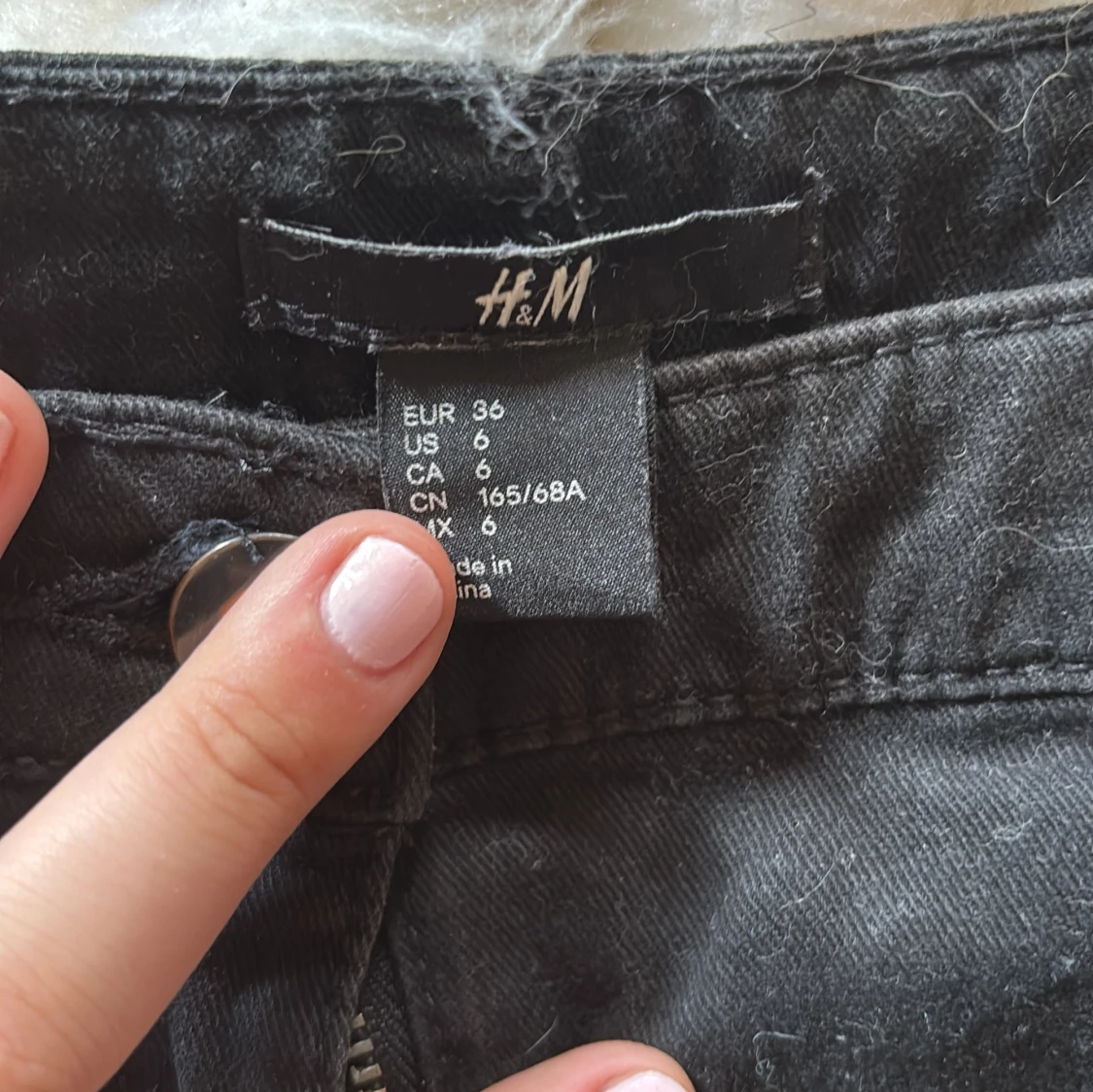 Svarta shorts med broderi - 2