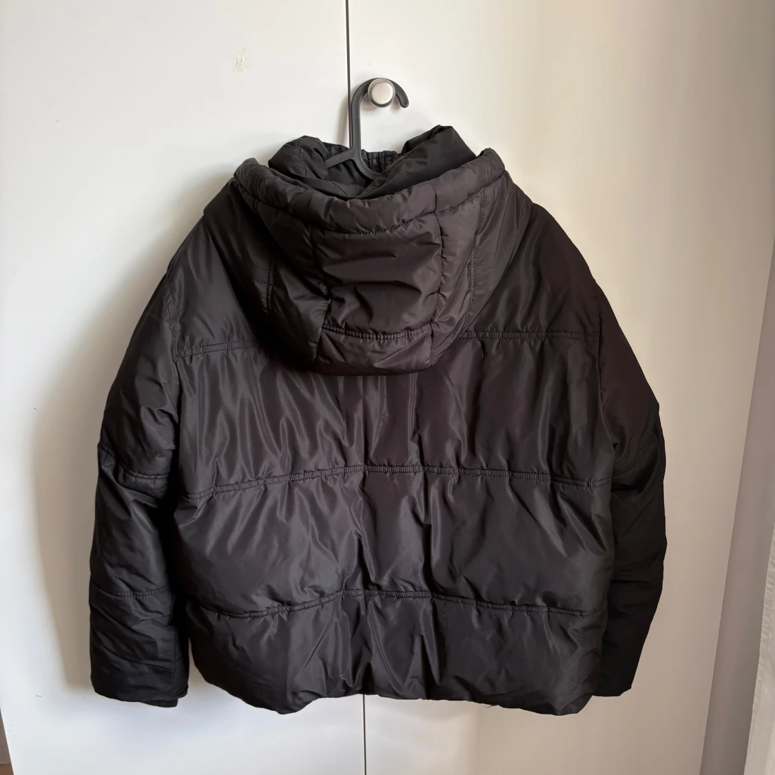 Zara svart pufferjacka med huva och dragkedja - 1