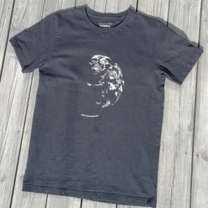 Embrace T-shirt - Säljer denna feta T-Shirten | Storlek M |          skick 10/10