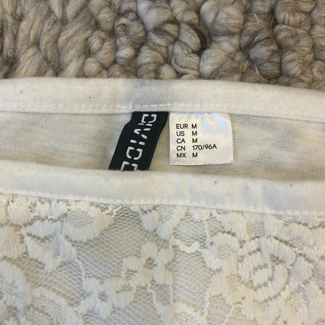 Vit spetsig croppad linnetopp Divided - 1