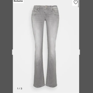 Gråa Jeans LTB - Skit snygga ltb jeans som är helt slutsålda och svår fångade. Säljer då dom blivit lite för stora, nästan helt oanvända😊 skriv för egna bilder och hör av er!
