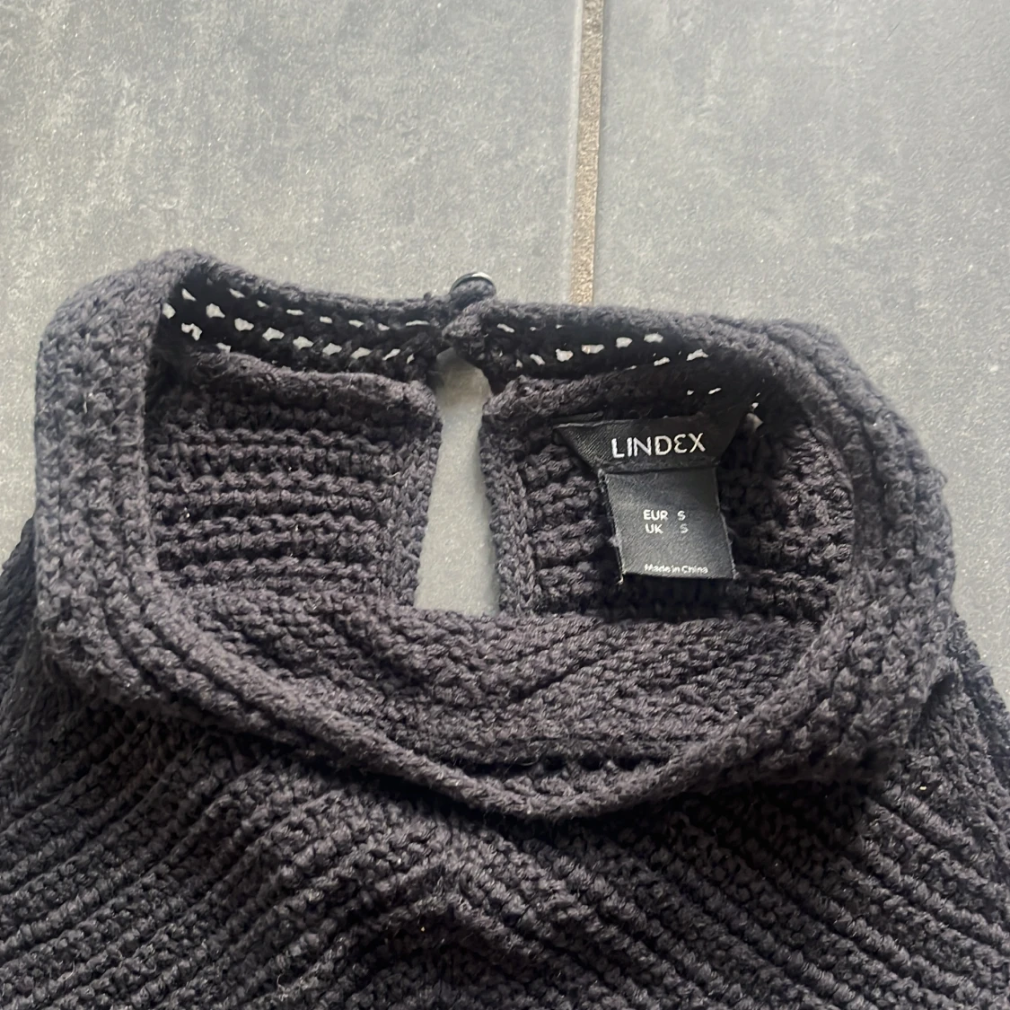 Svart stickad linnetopp från Lindex - 2