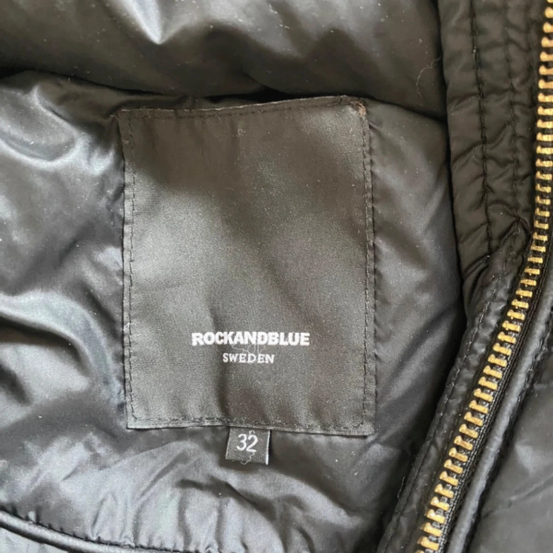 Svart Rockandblue dunjacka med fuskpäls - 2