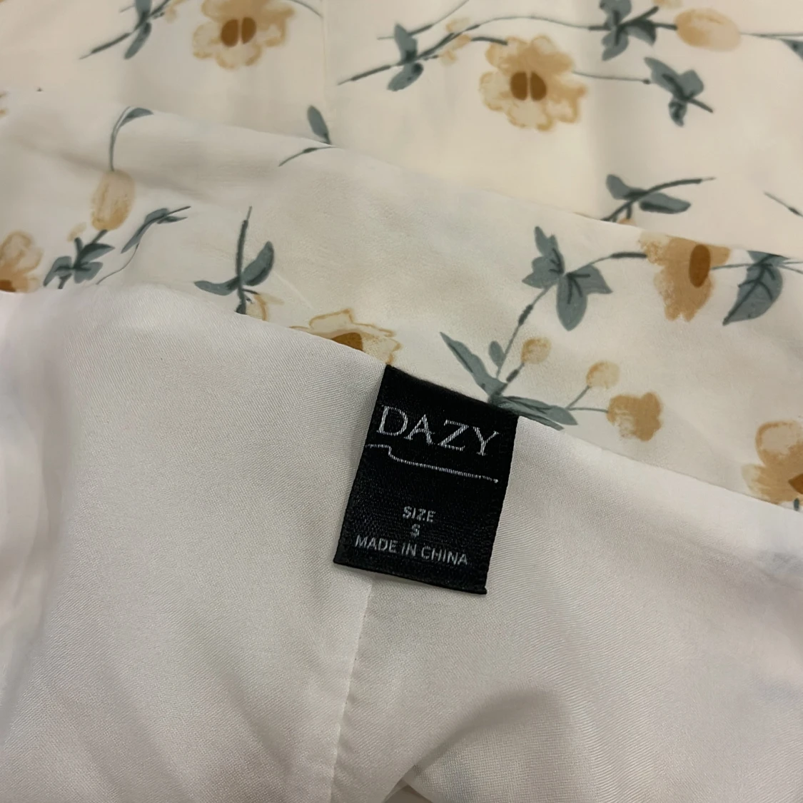 Blommig kjol från DAZY - 2